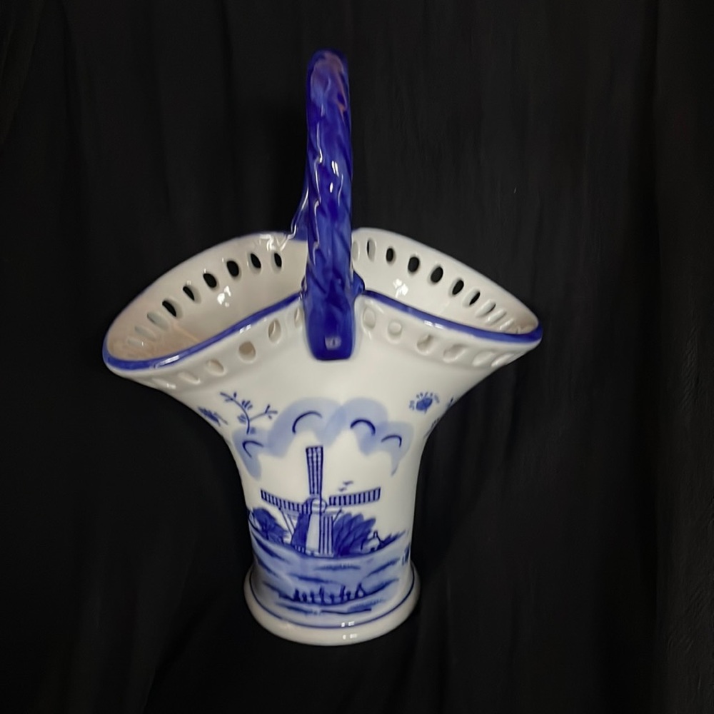 Delft Blue Ceramic Lattice Edge Basket With Handle